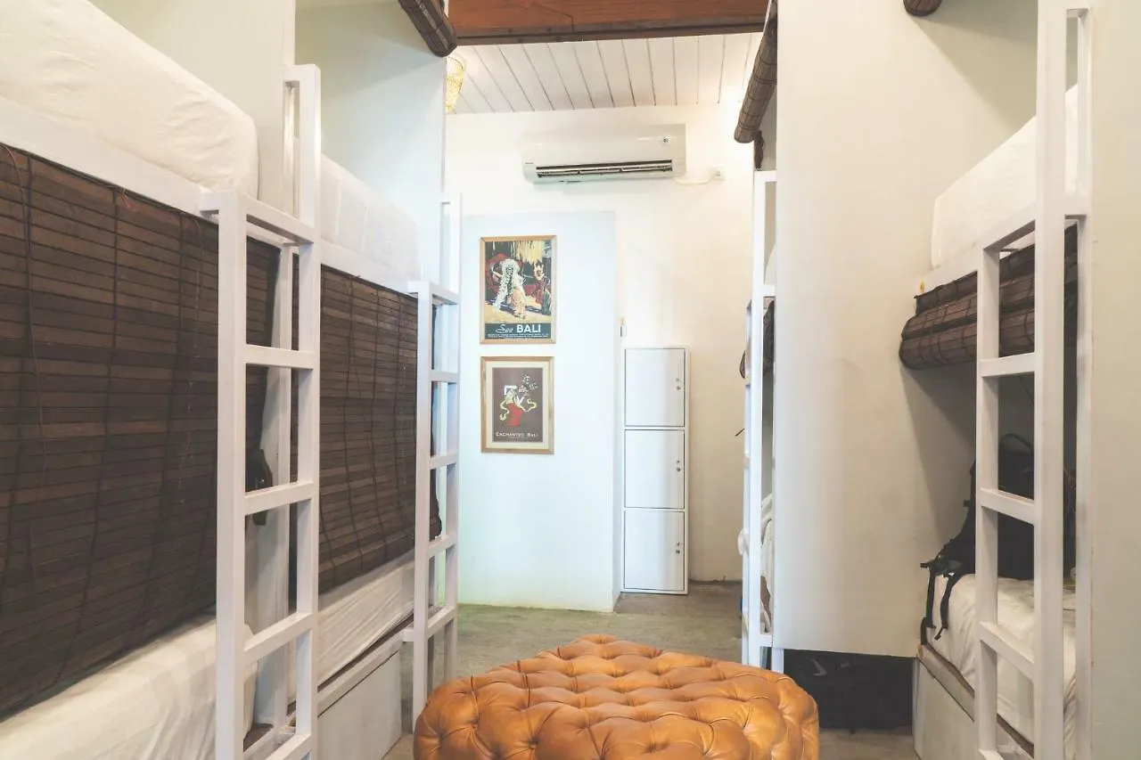 Socialista Lifestyle Hostel Σεμινιάκ