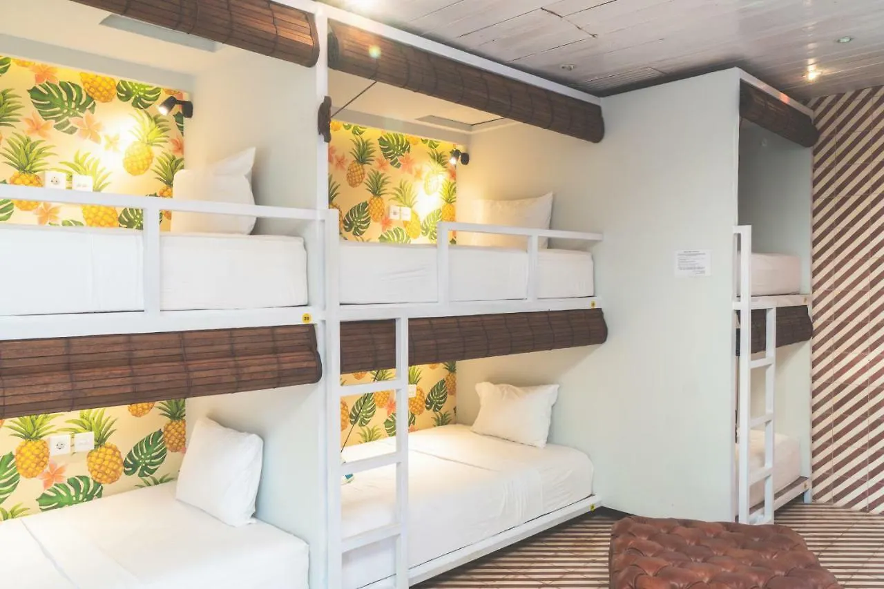 Socialista Lifestyle Hostel Σεμινιάκ