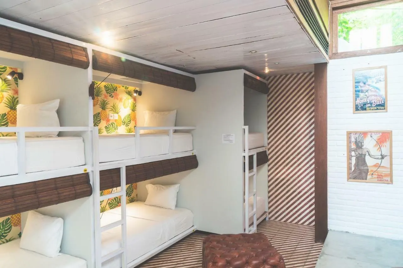 Socialista Lifestyle Hostel Σεμινιάκ 0*,