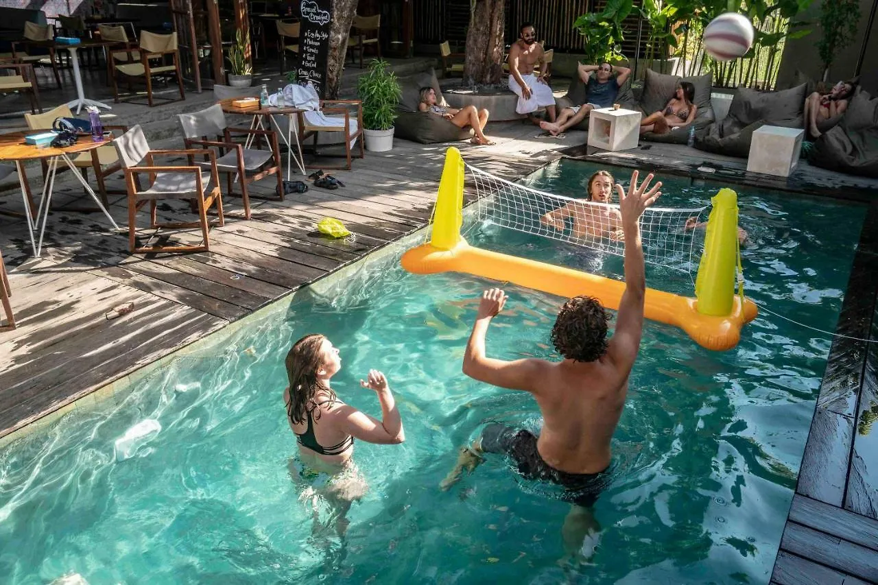 Socialista Lifestyle Hostel Σεμινιάκ 0*,